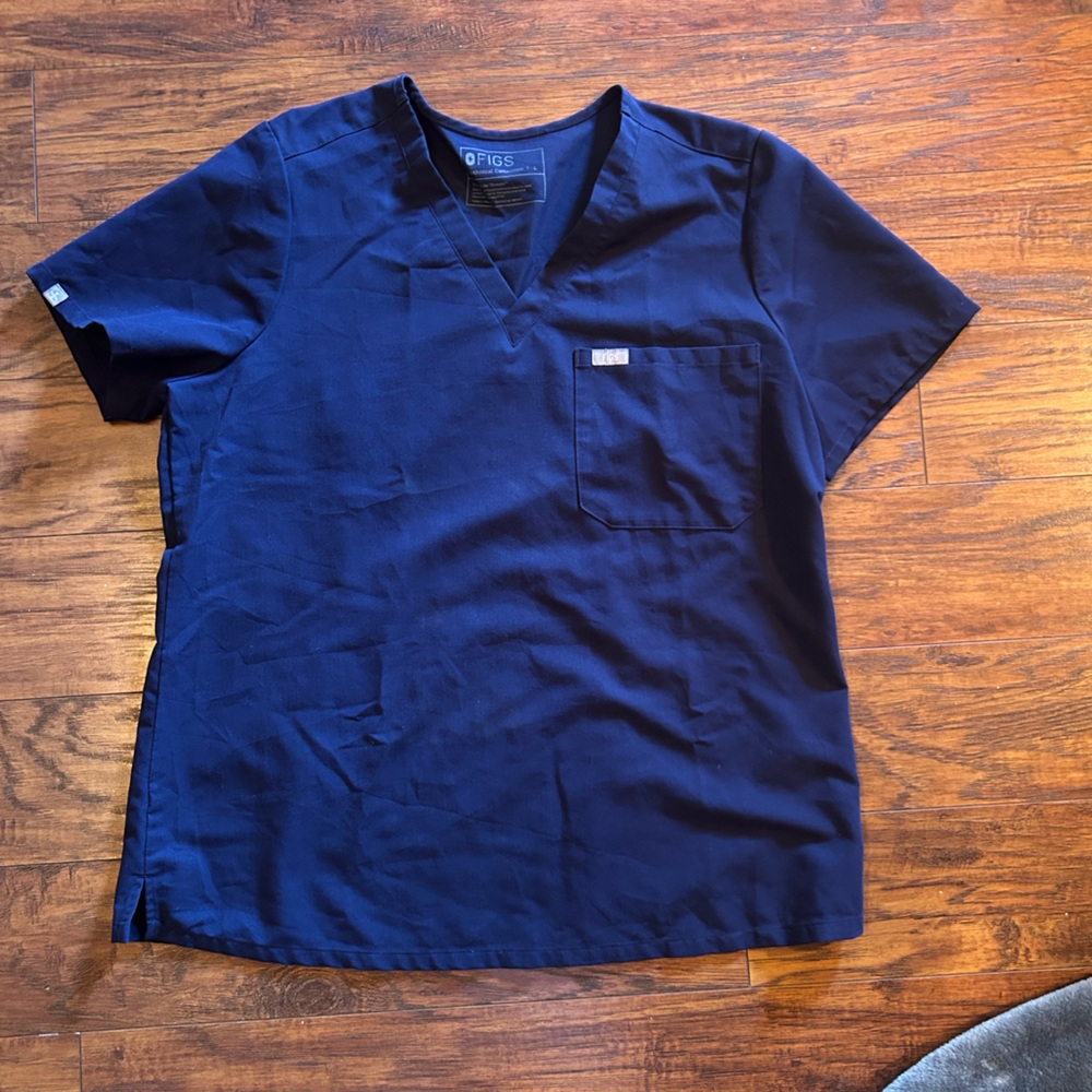 FIGS large navy blue scrub top FW1000